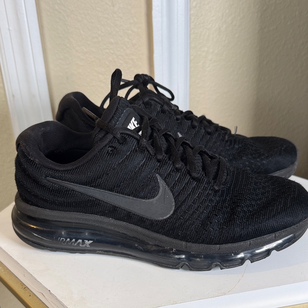 Nike Air Max Men's Black Athletic Sneakers